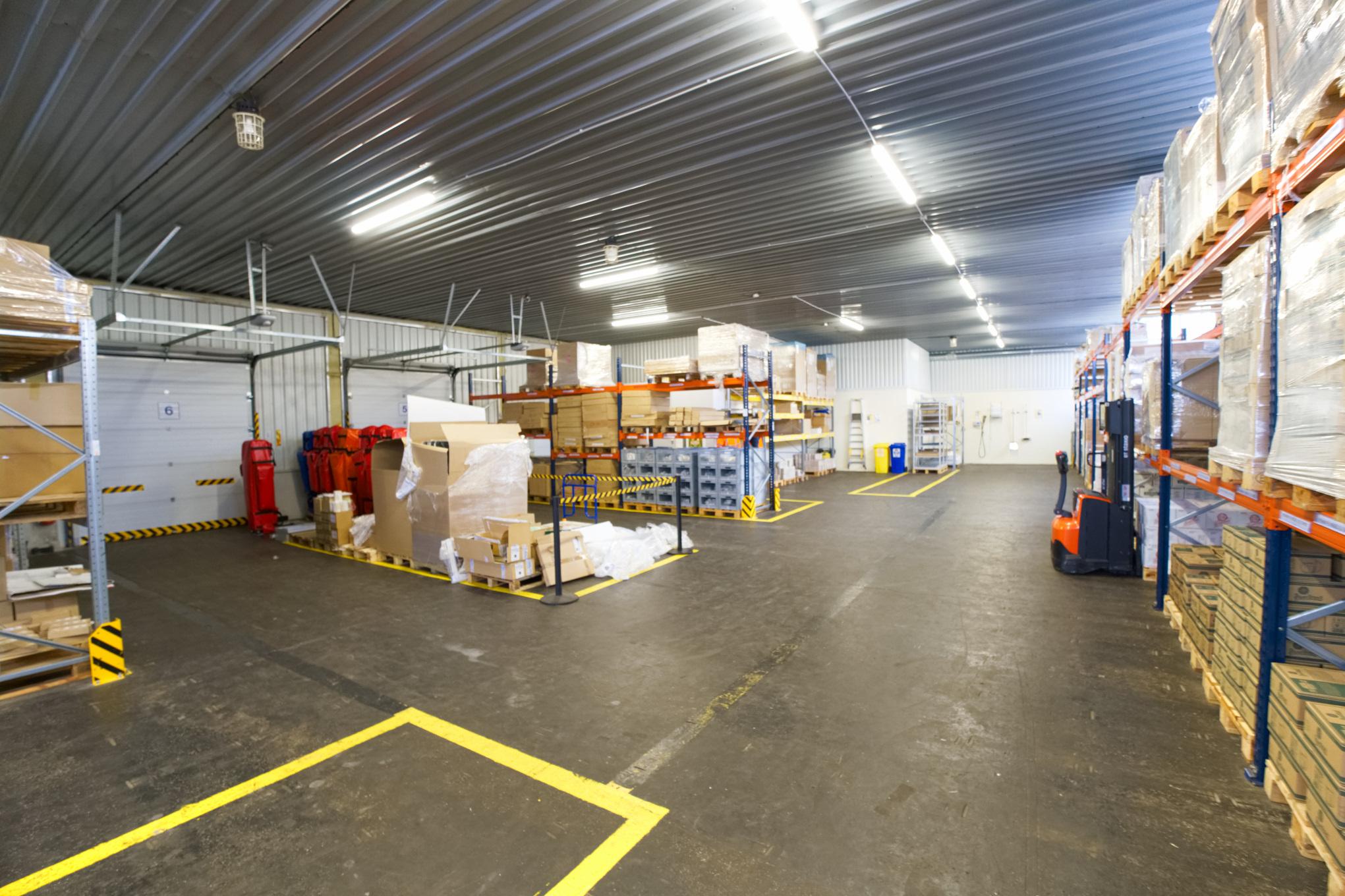 PRENÁJOM! Skladová hala (705 m2) s admin. časťou a asfaltovou plochou