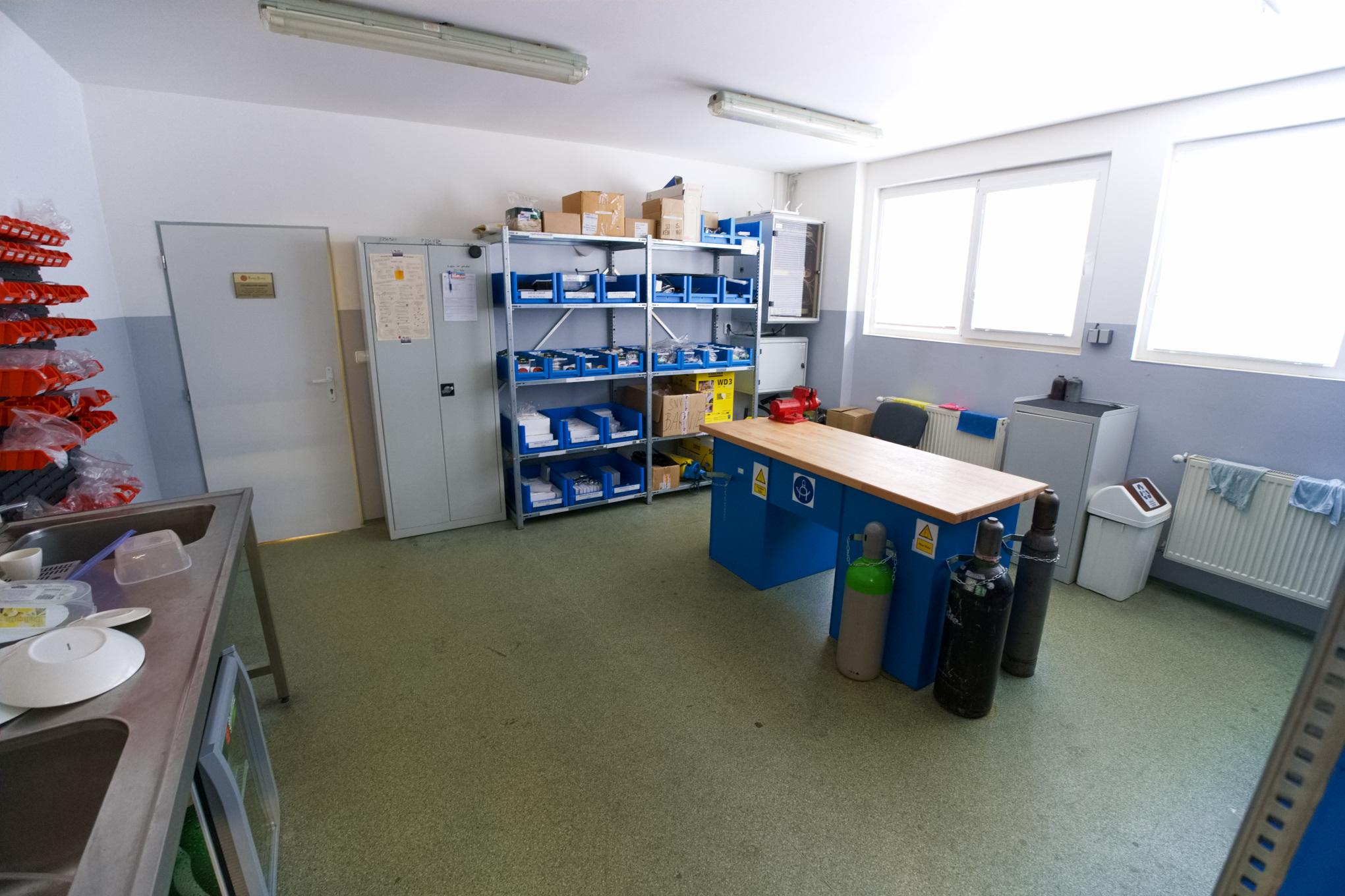 PRENÁJOM! Skladová hala (705 m2) s admin. časťou a asfaltovou plochou