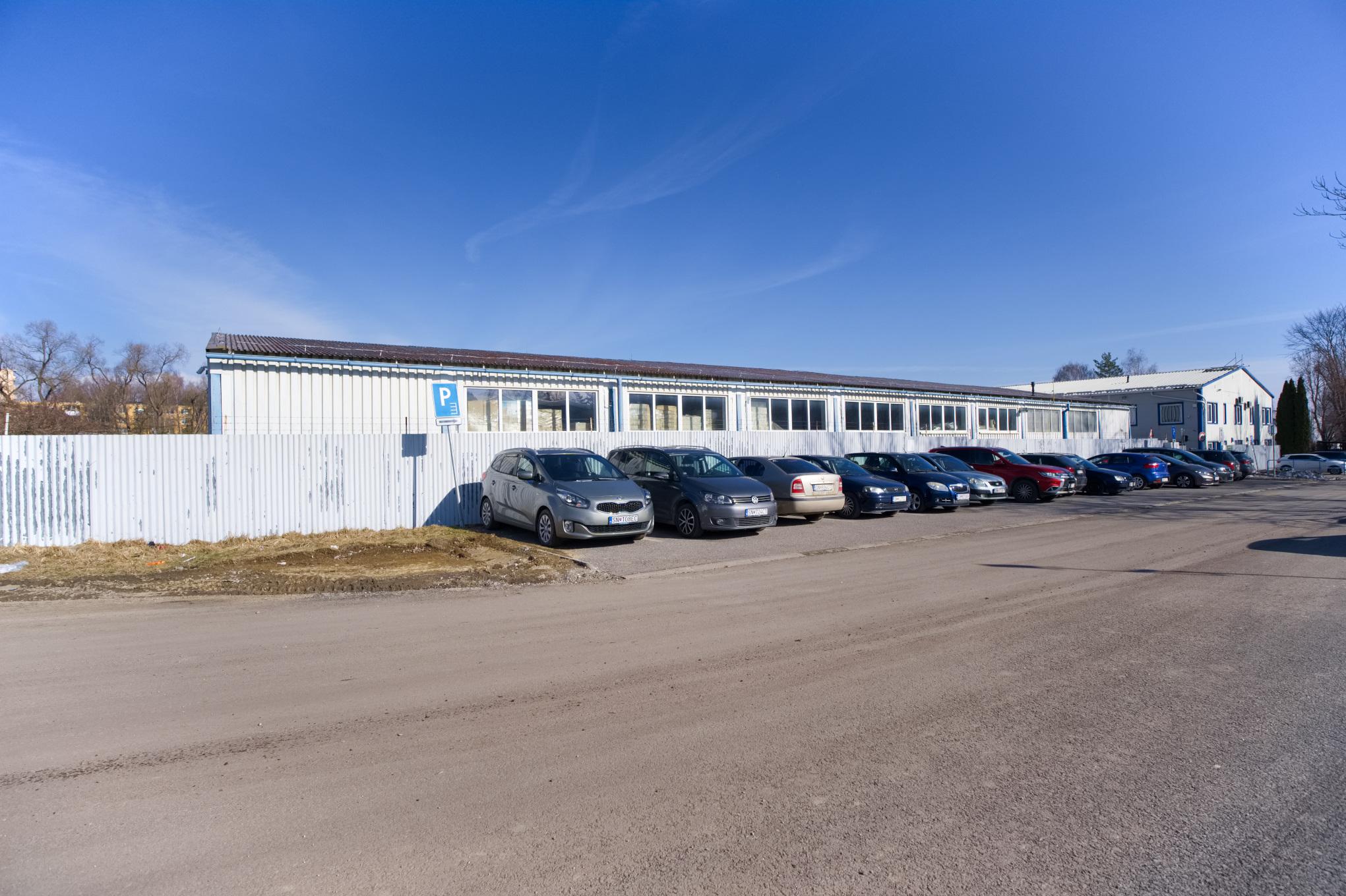 PRENÁJOM! Skladová hala (705 m2) s admin. časťou a asfaltovou plochou