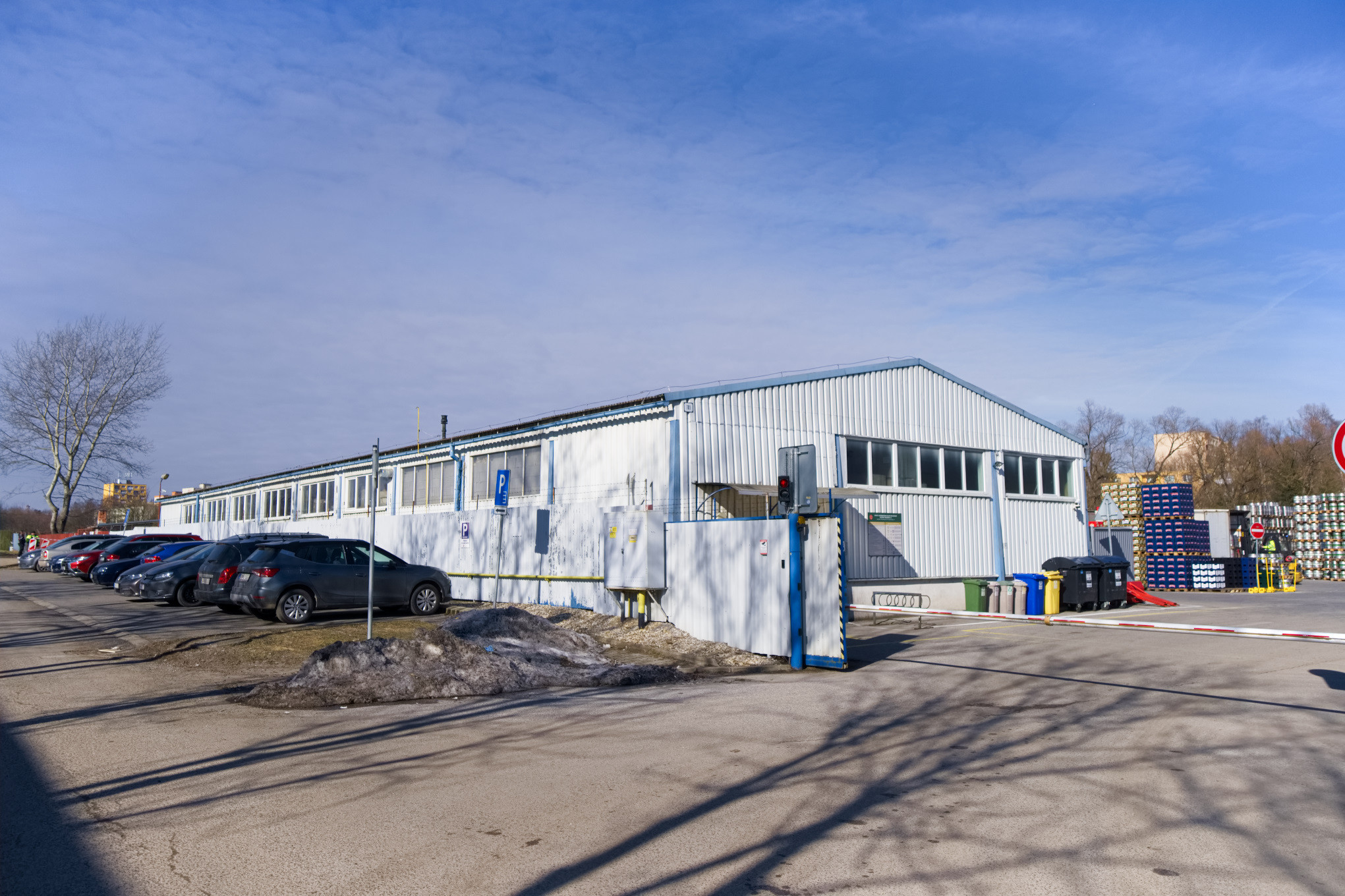 PRENÁJOM! Skladová hala (705 m2) s admin. časťou a asfaltovou plochou