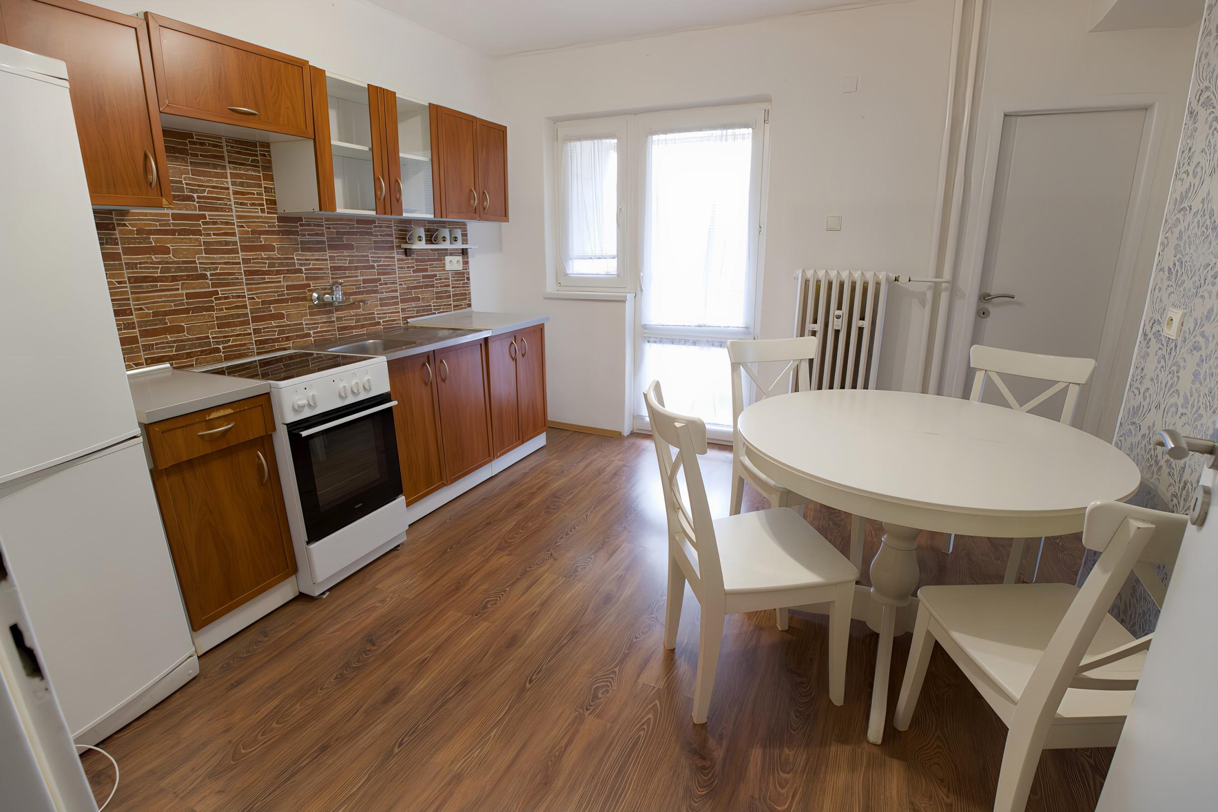 PRENÁJOM! Byt 3+1  (72 m2) s loggiou Hviezdoslavova ul. SNV