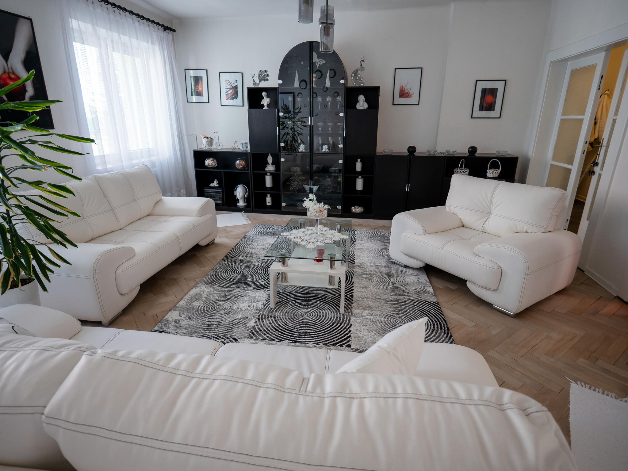 3-izbový, nadštandardne veľký byt s balkónom -  Krompachy