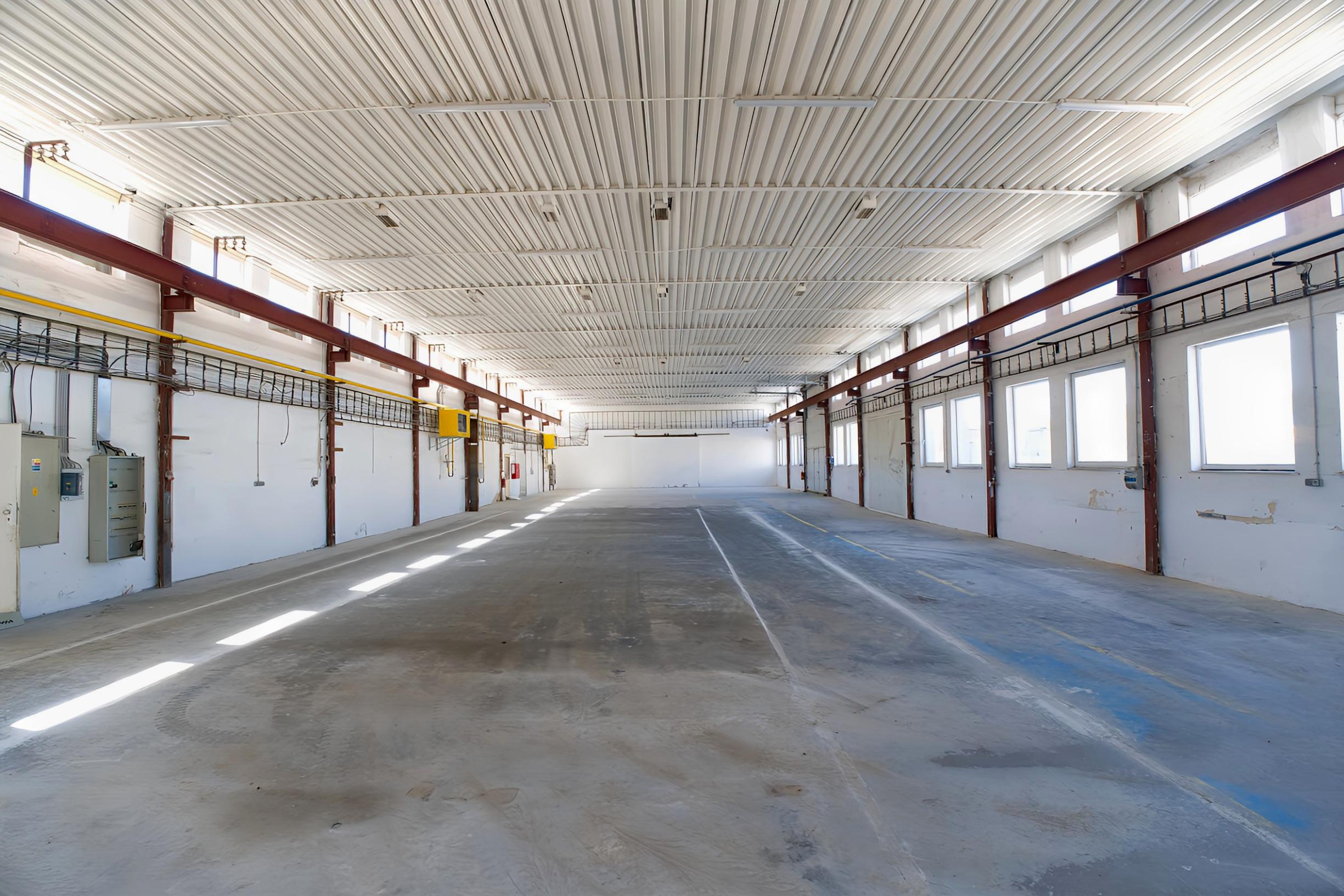 NA PRENÁJOM! Rekonštruovaná výrobná hala 800 m² Spišská Nová Ves