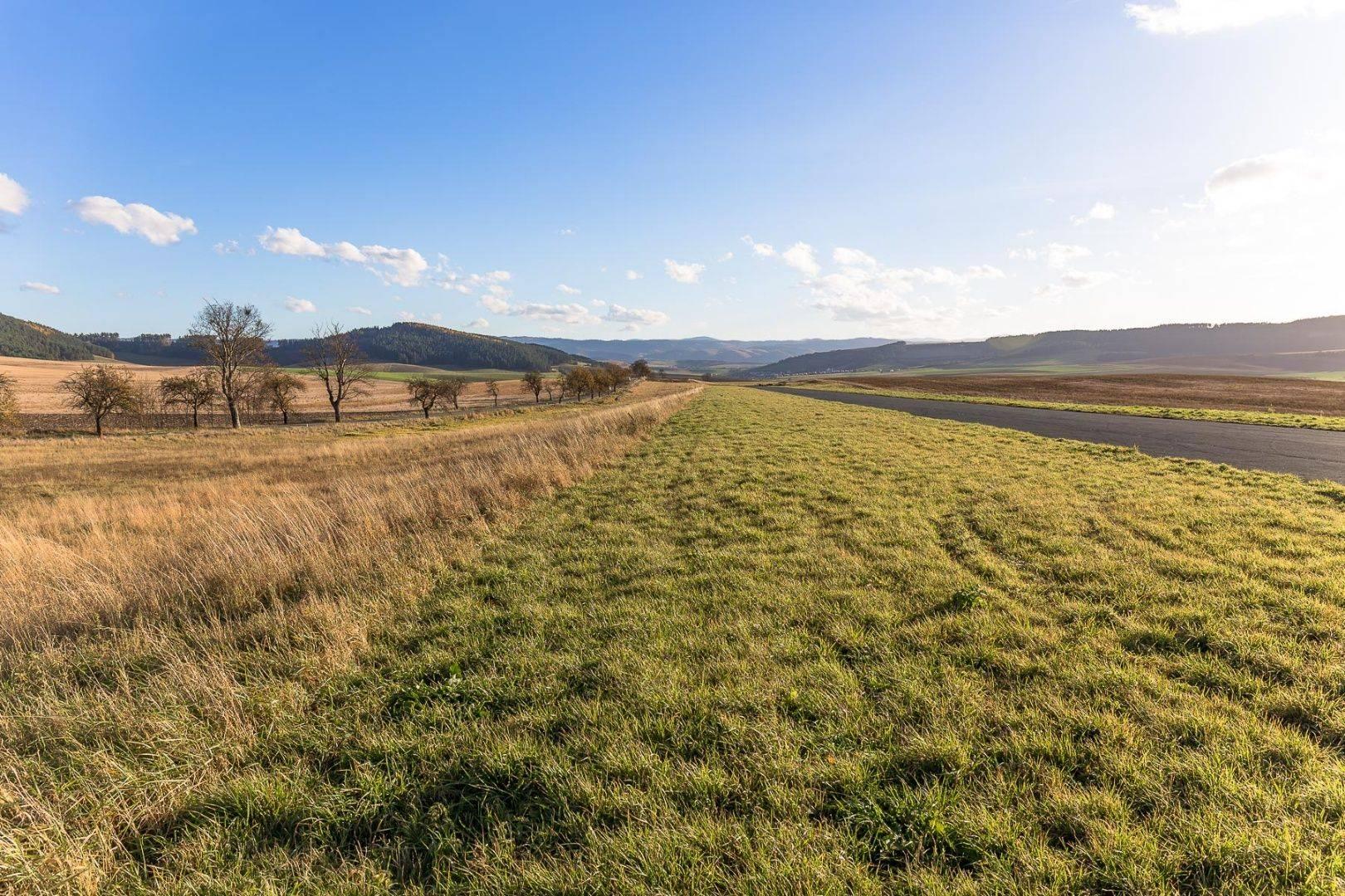 Atraktívny pozemok na podnikanie (3 ha) pri Klčove