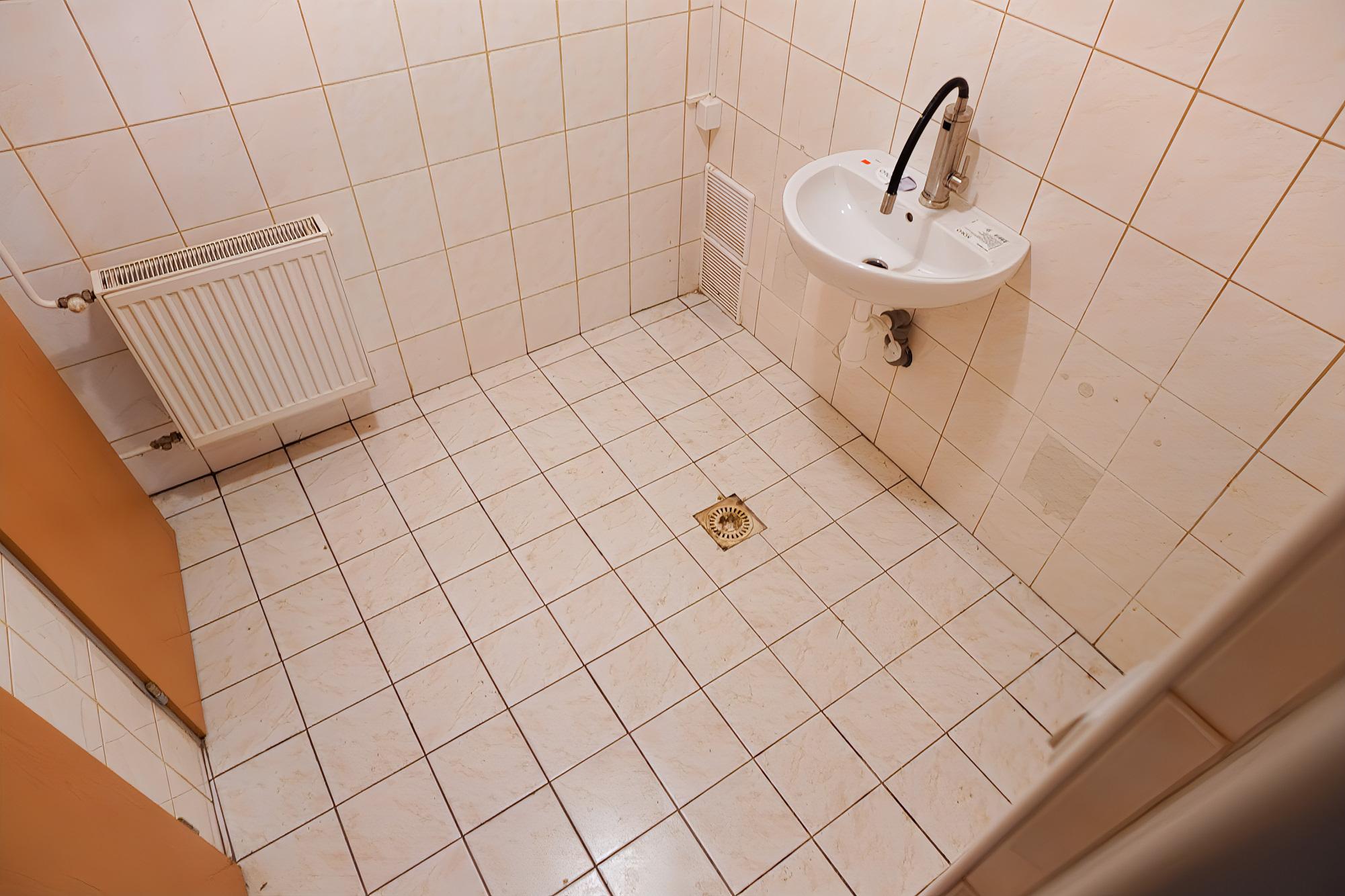 PRENÁJOM! Podn. priestor (80 m2) v AREÁLI ZÁPAD Spišská Nová Ves