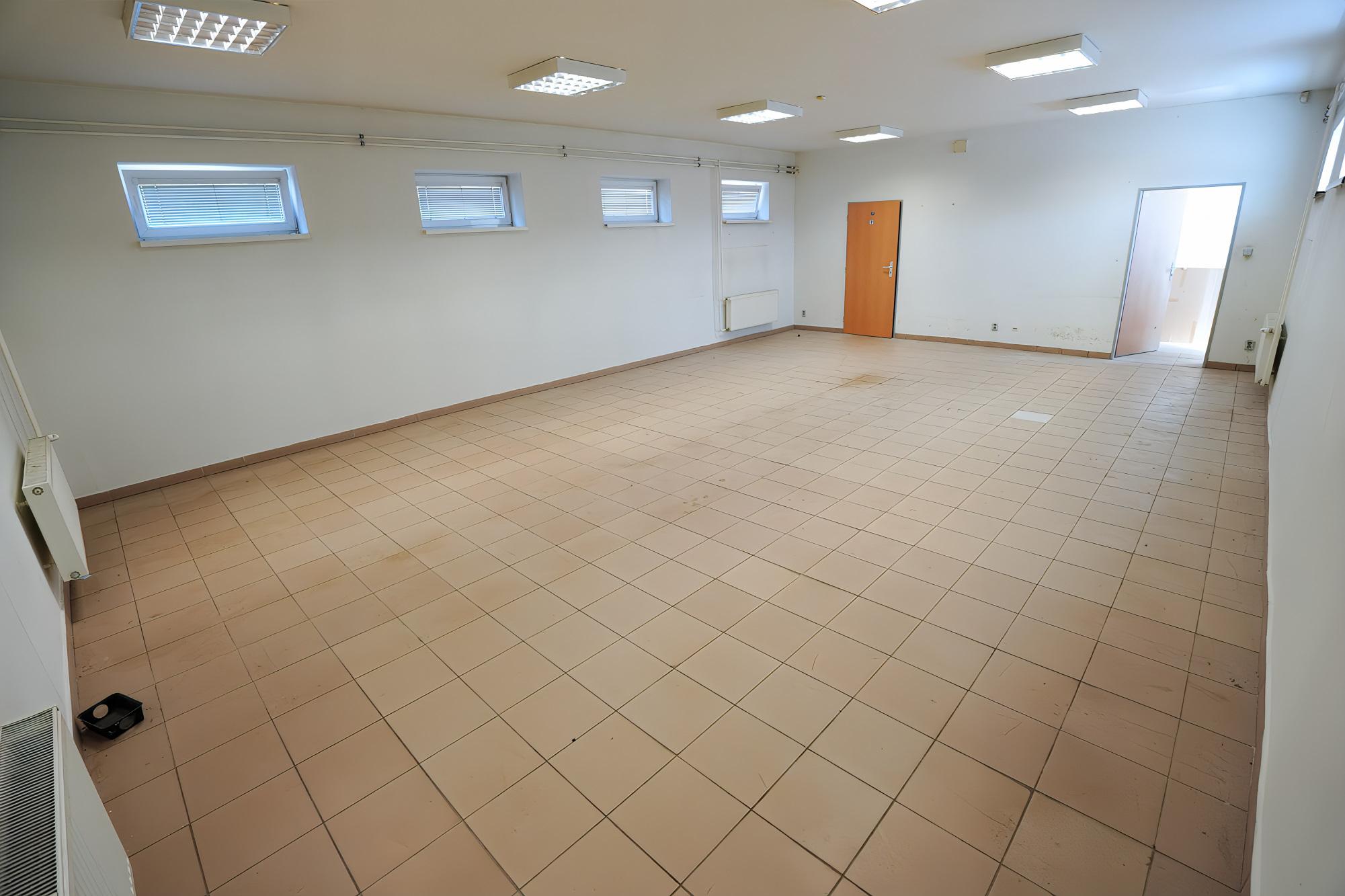 PRENÁJOM! Podn. priestor (80 m2) v AREÁLI ZÁPAD Spišská Nová Ves