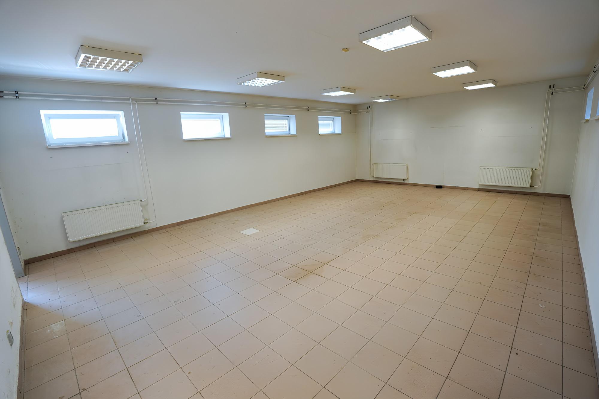 PRENÁJOM! Podn. priestor (80 m2) v AREÁLI ZÁPAD Spišská Nová Ves