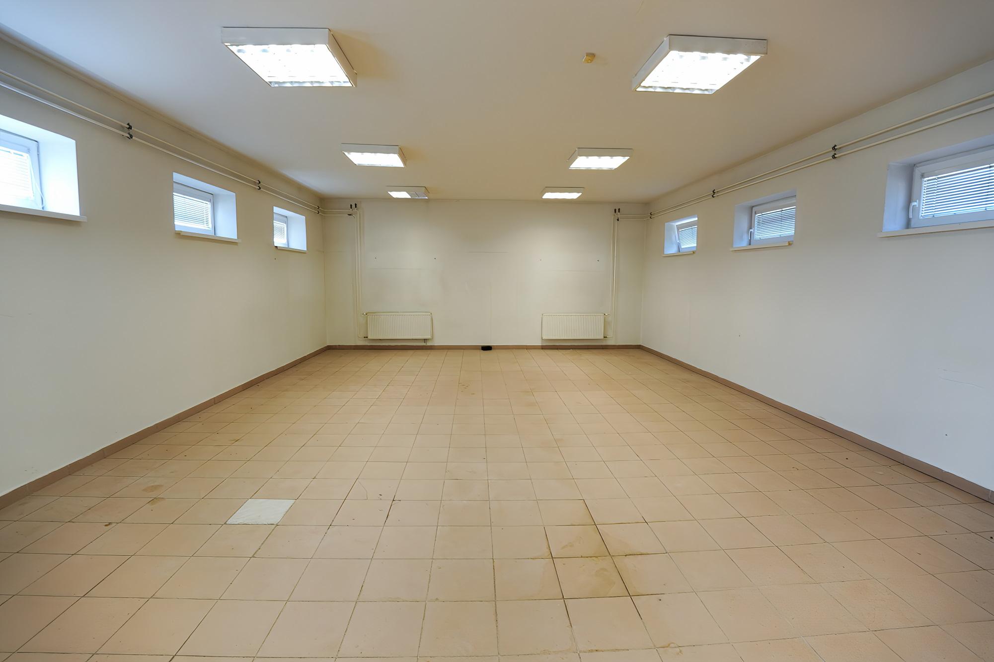 PRENÁJOM! Podn. priestor (80 m2) v AREÁLI ZÁPAD Spišská Nová Ves