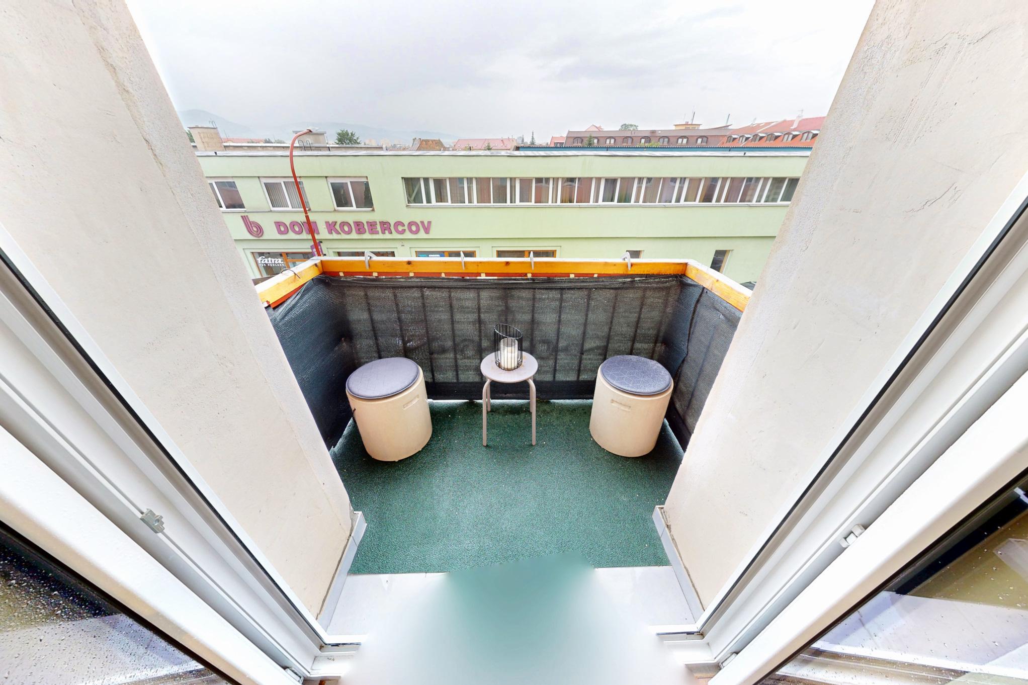Štýlový byt 2+1 (58 m2) s balkónom + projekt podkrovie | centrum SNV
