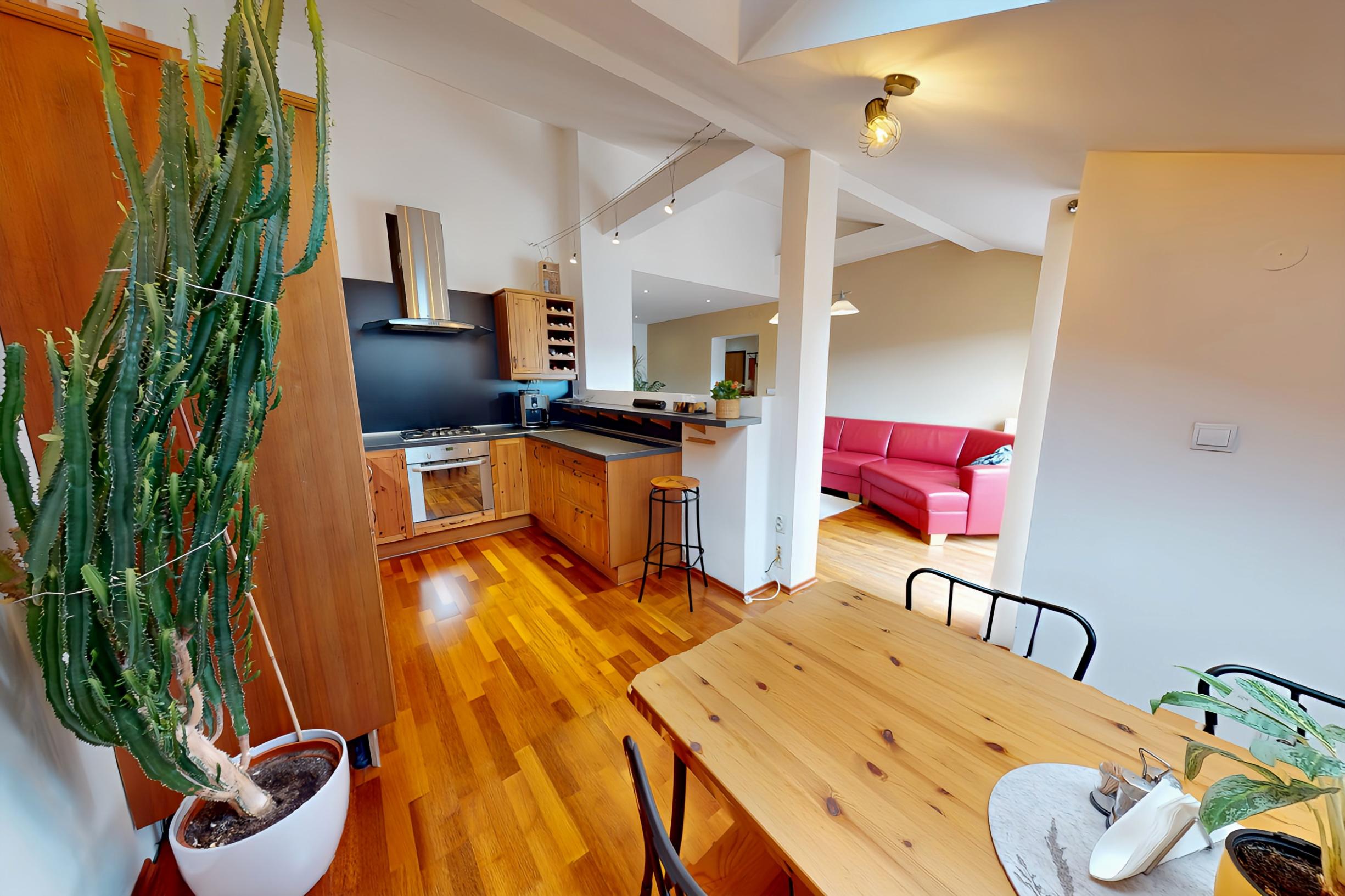 Atraktívny 4-izbový podkrovný byt (120 m2) s terasou Sp. Nová Ves
