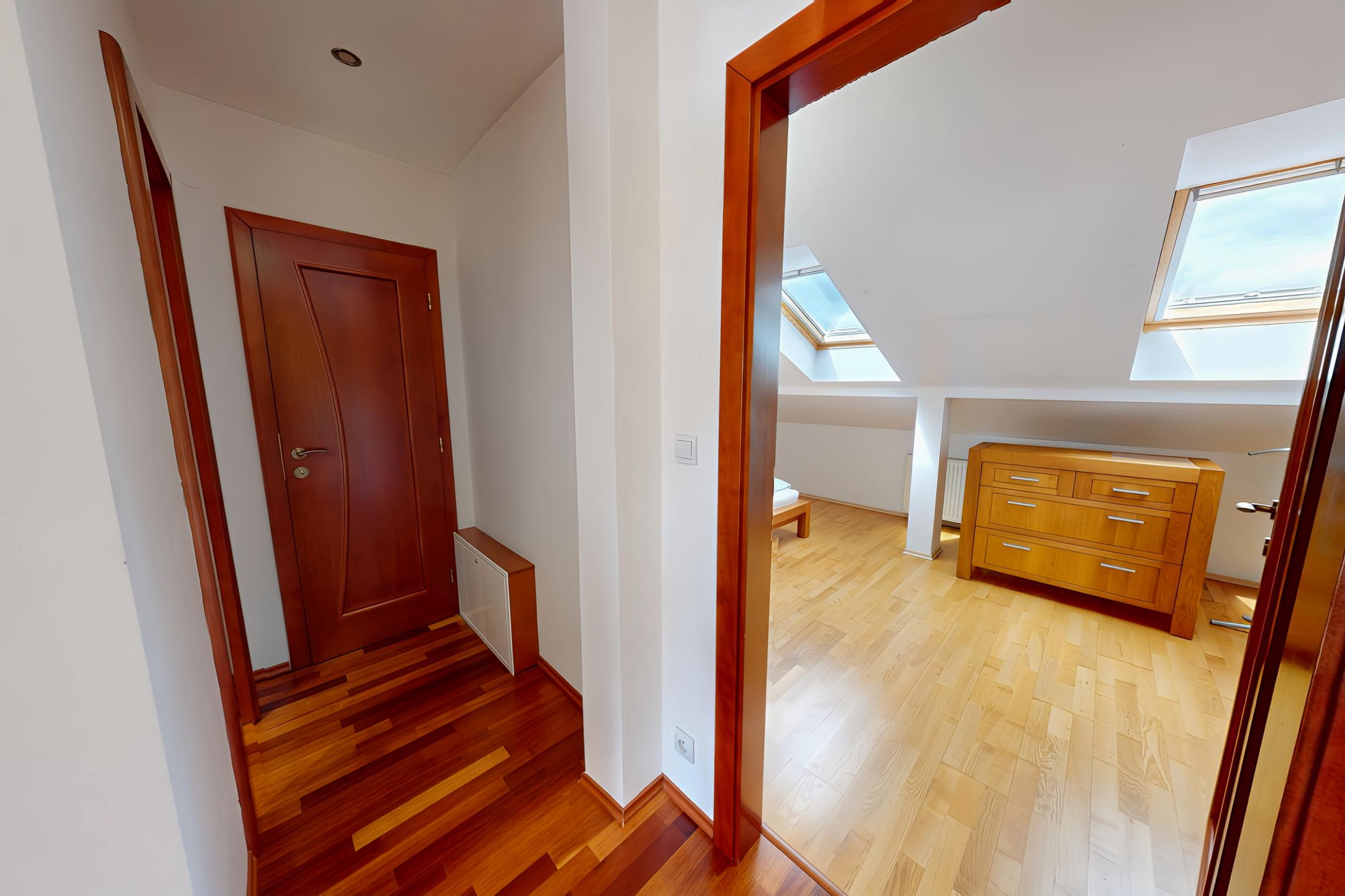 Atraktívny 4-izbový podkrovný byt (120 m2) s terasou Sp. Nová Ves