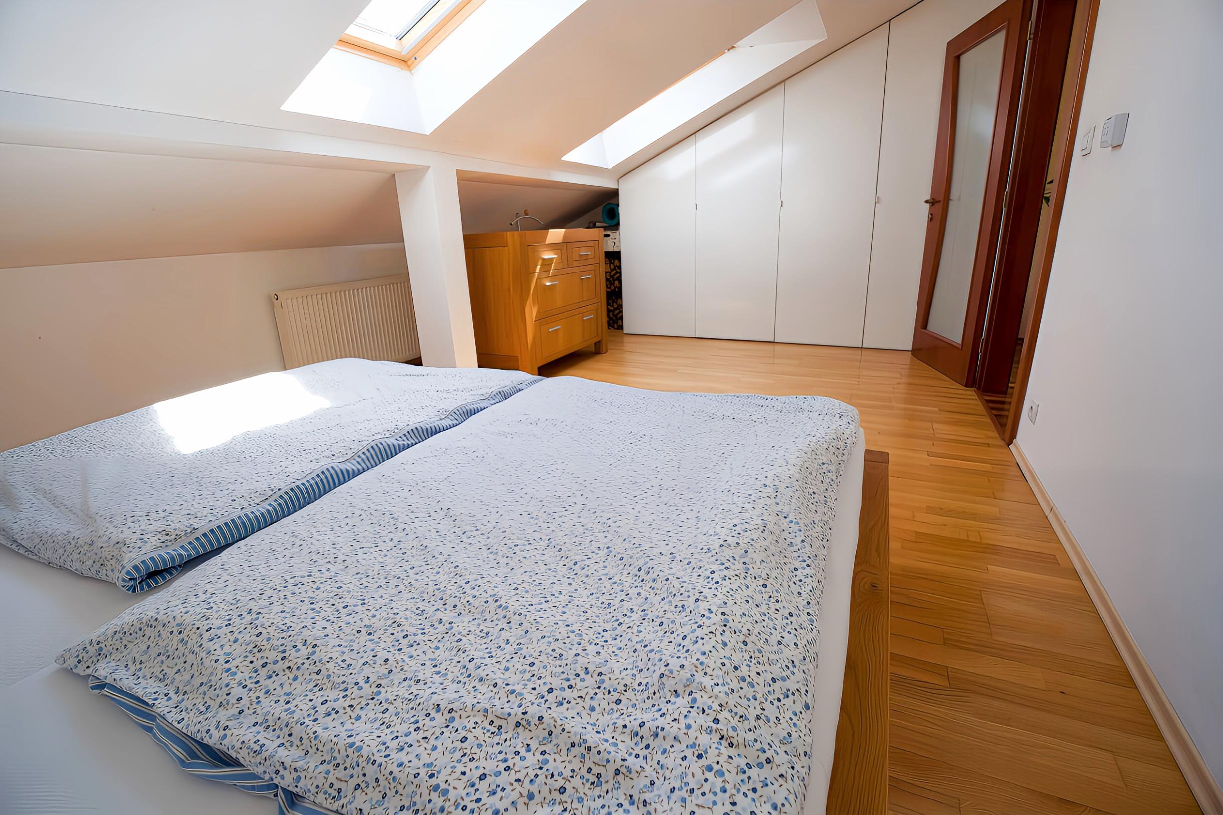 Atraktívny 4-izbový podkrovný byt (120 m2) s terasou Sp. Nová Ves
