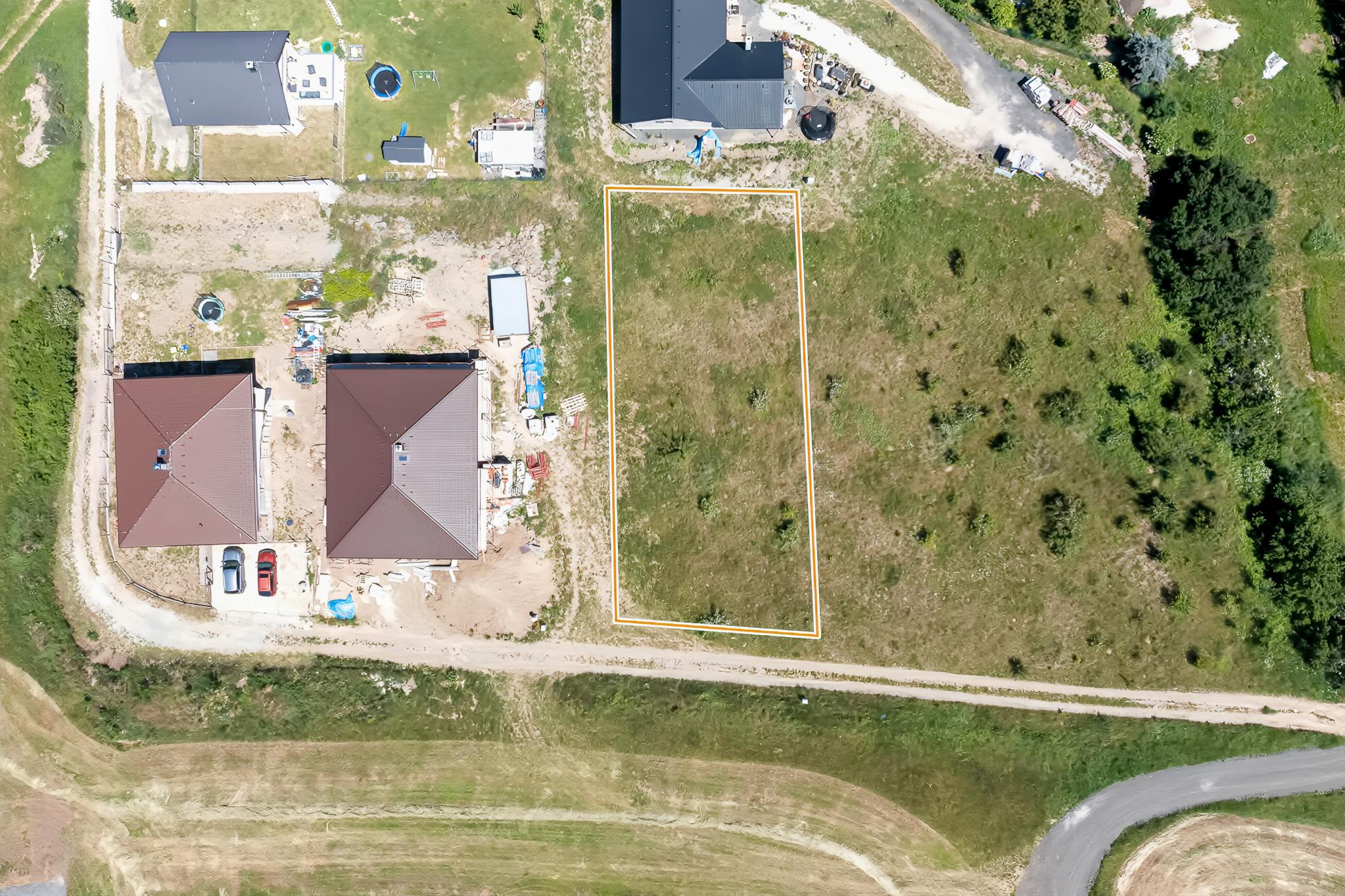 Stavebný pozemok (1000 m2) na križovatke ciest Čenčice