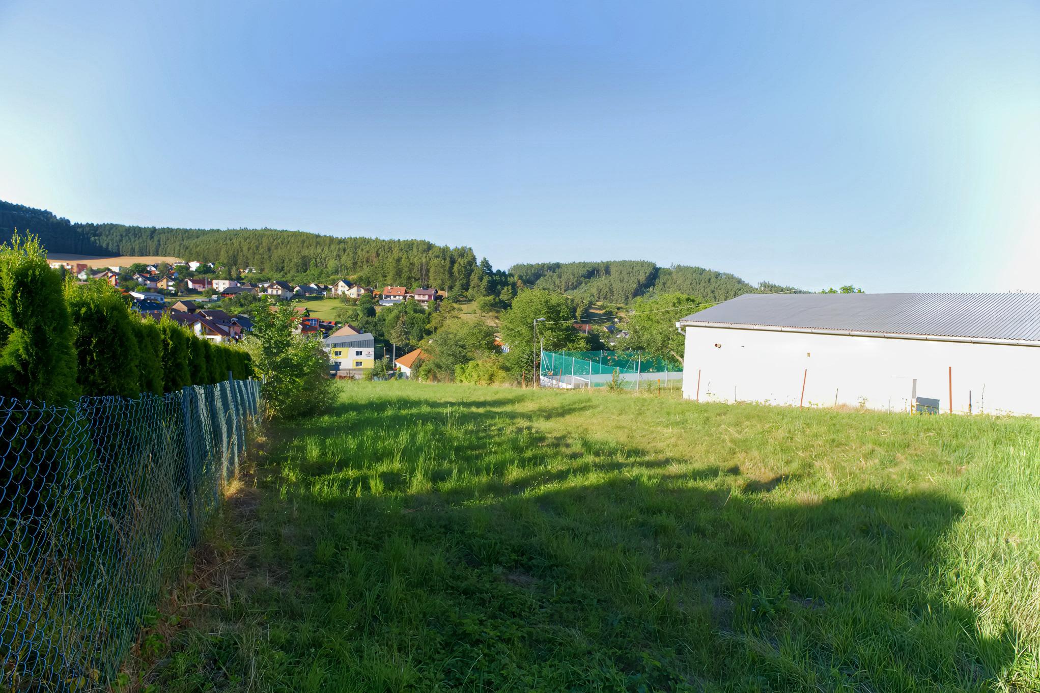 Stavebný pozemok (1 251 m²) s IS, dvojitým prístupom a výhľadom, Dravce
