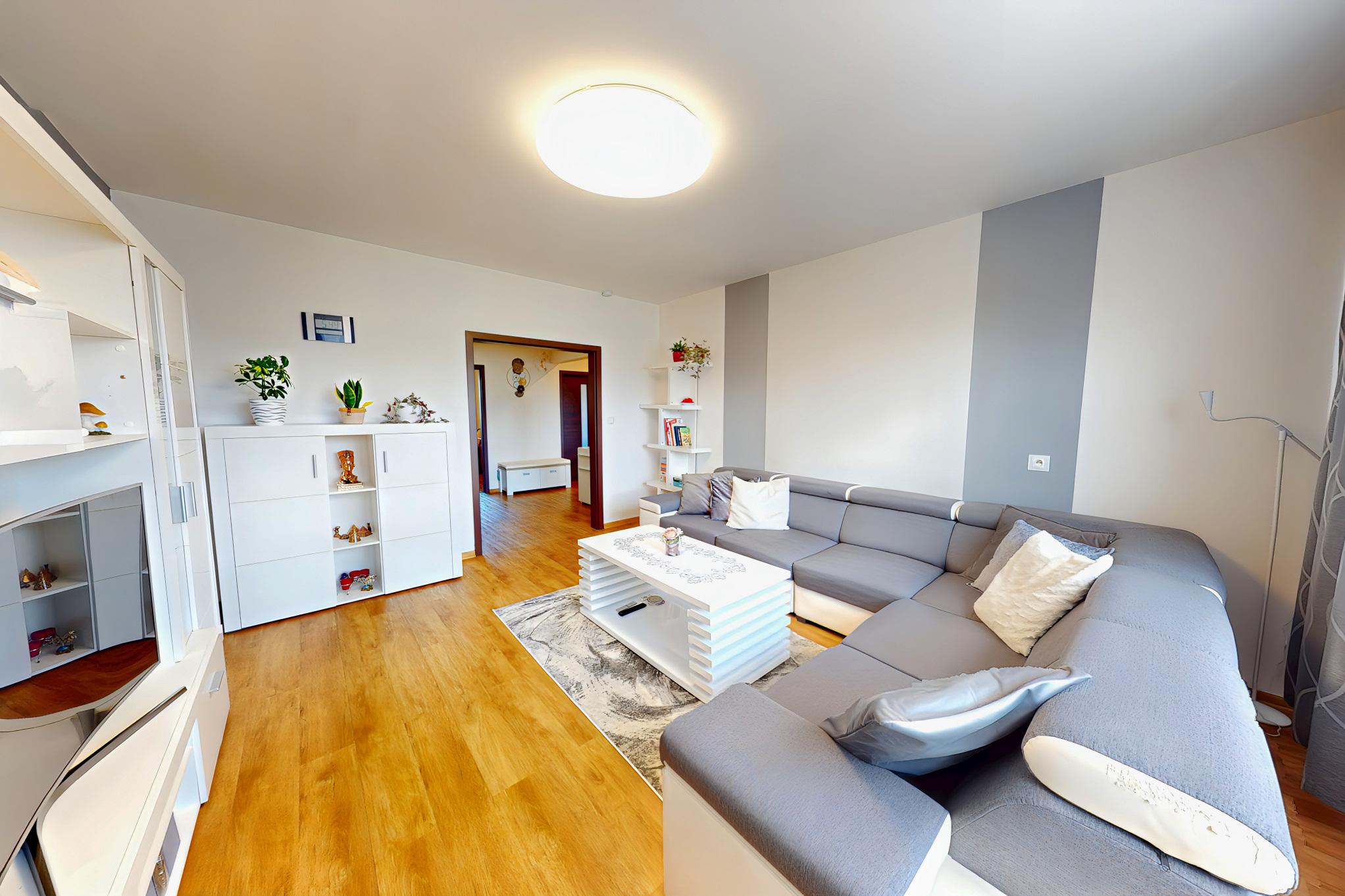 Byt 3+1 (73 m2) s loggiou sídl. Západ I. SNV