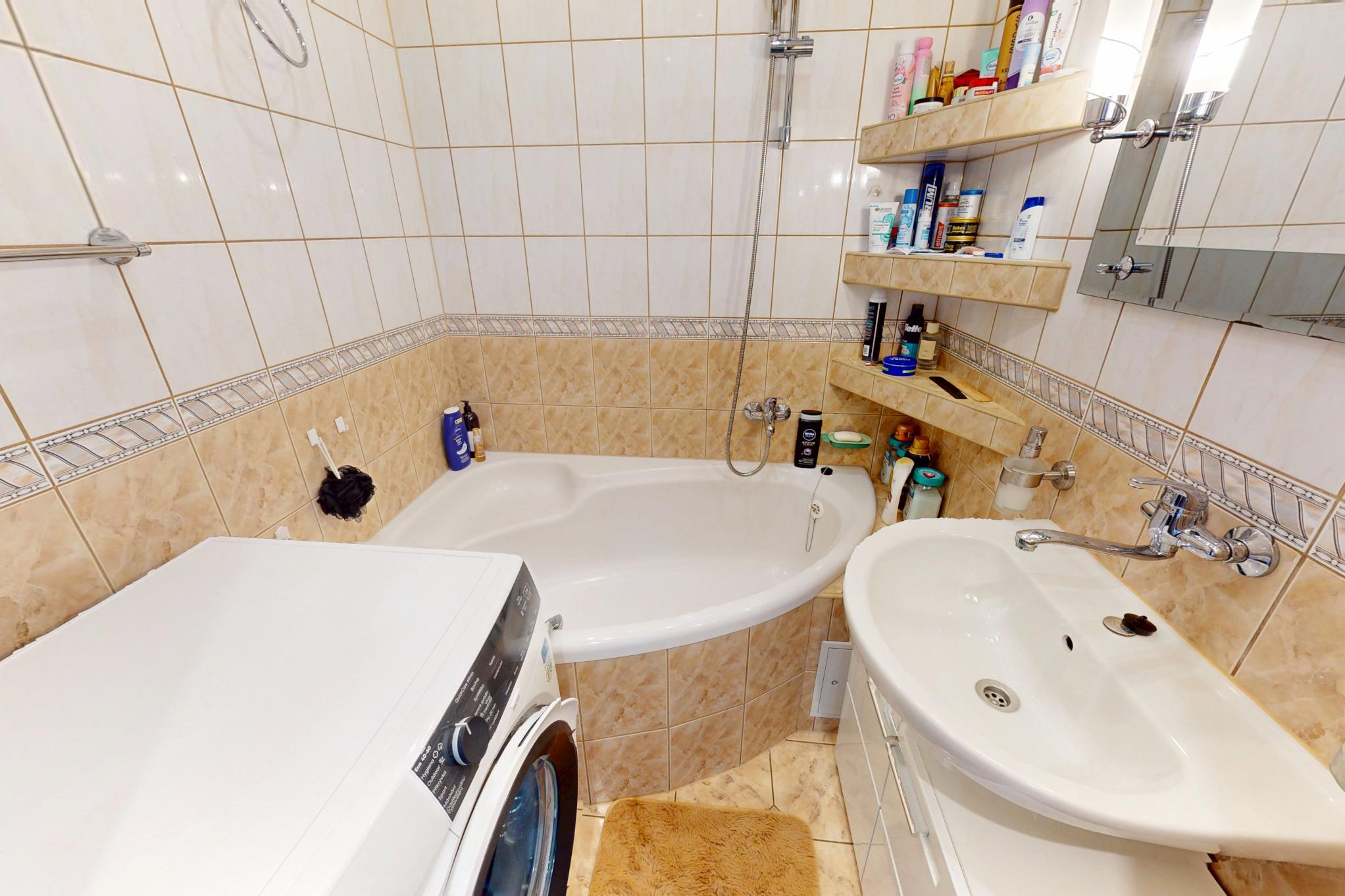 Byt 3+1 (73 m2) s loggiou sídl. Západ I. SNV