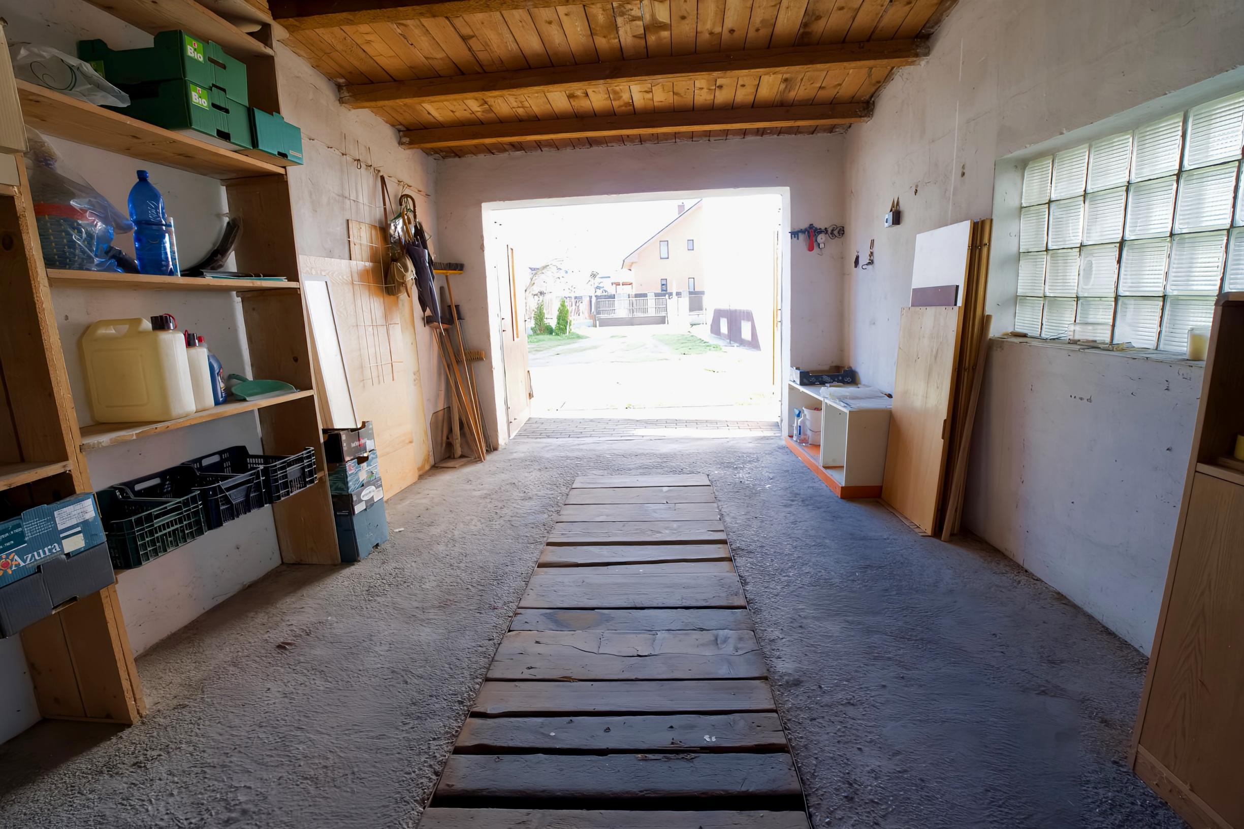 Byt 3+1 (109 m²) s 2 balkónmi, garážou a záhradou, centrum SNV