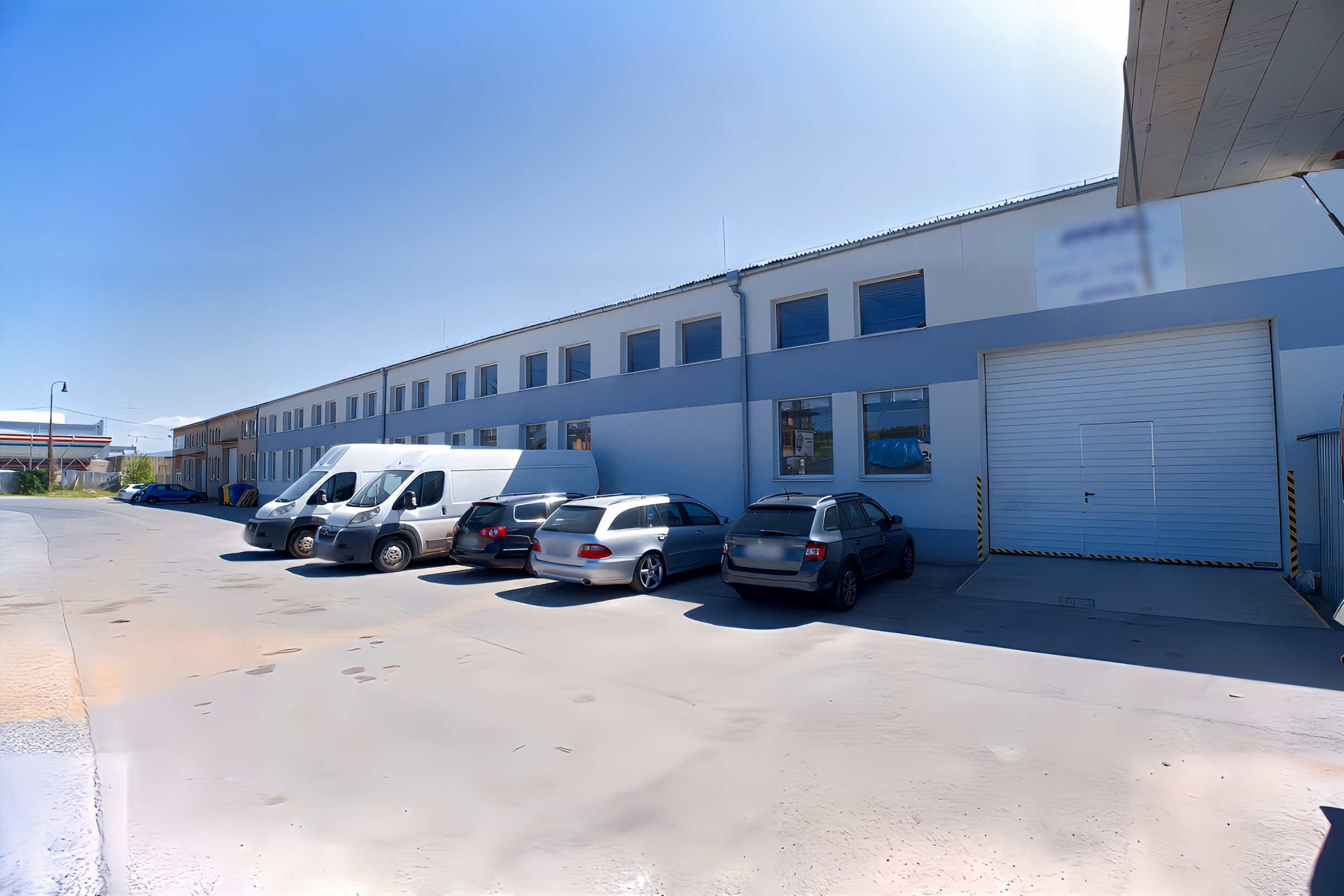 NA PRENÁJOM! Rekonštruovaná výrobná hala 800 m² Spišská Nová Ves