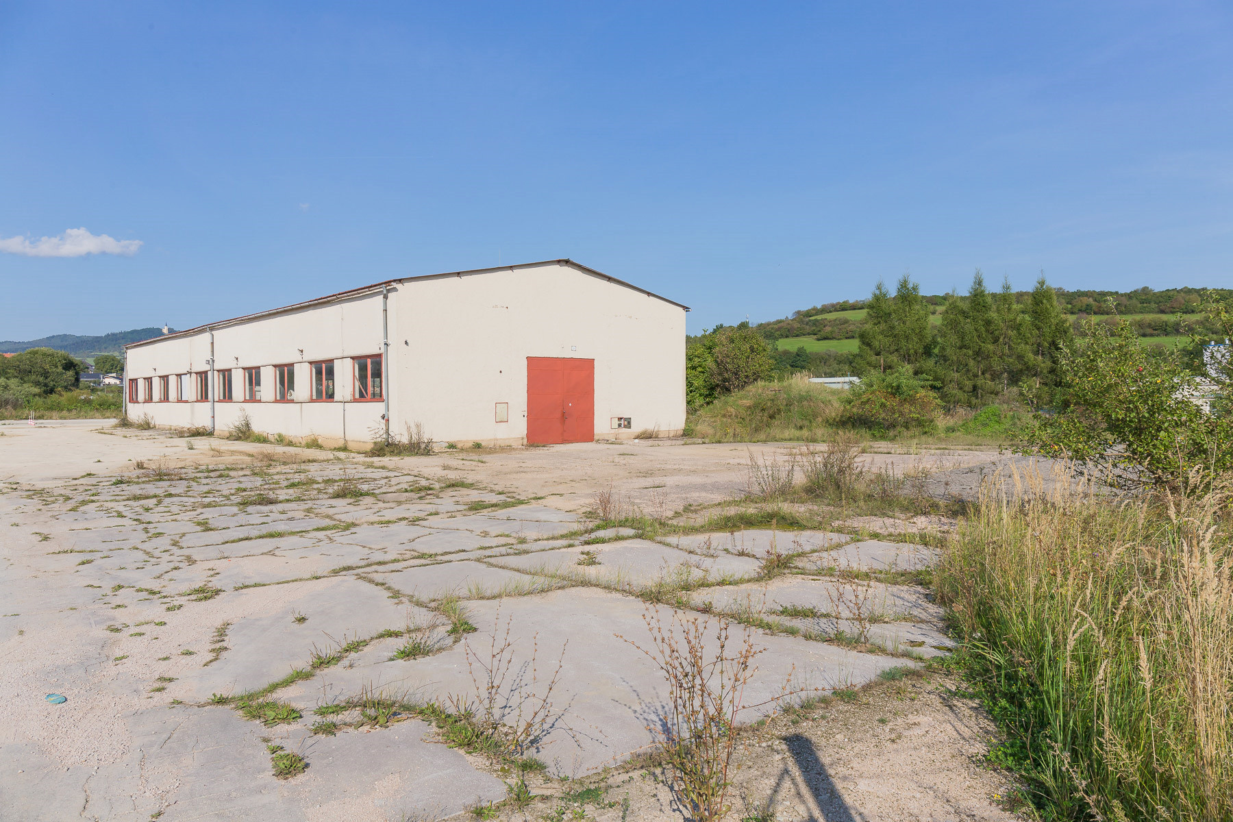 PRENÁJOM! Hala (702 m2) podnikateľský areál pri diaľnici Levoča