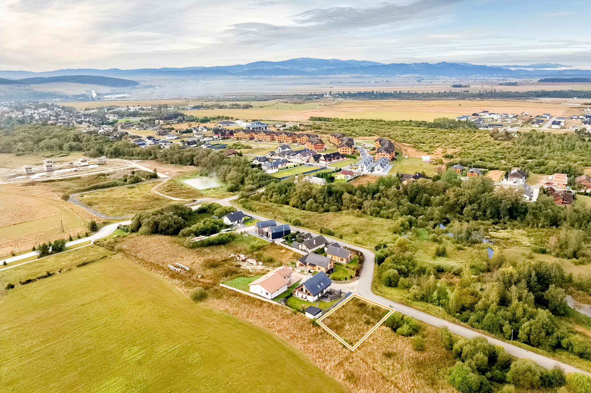 Stavebný pozemok (644 m²) s výhľadom na Tatry pri golfe, Veľká Lomnica