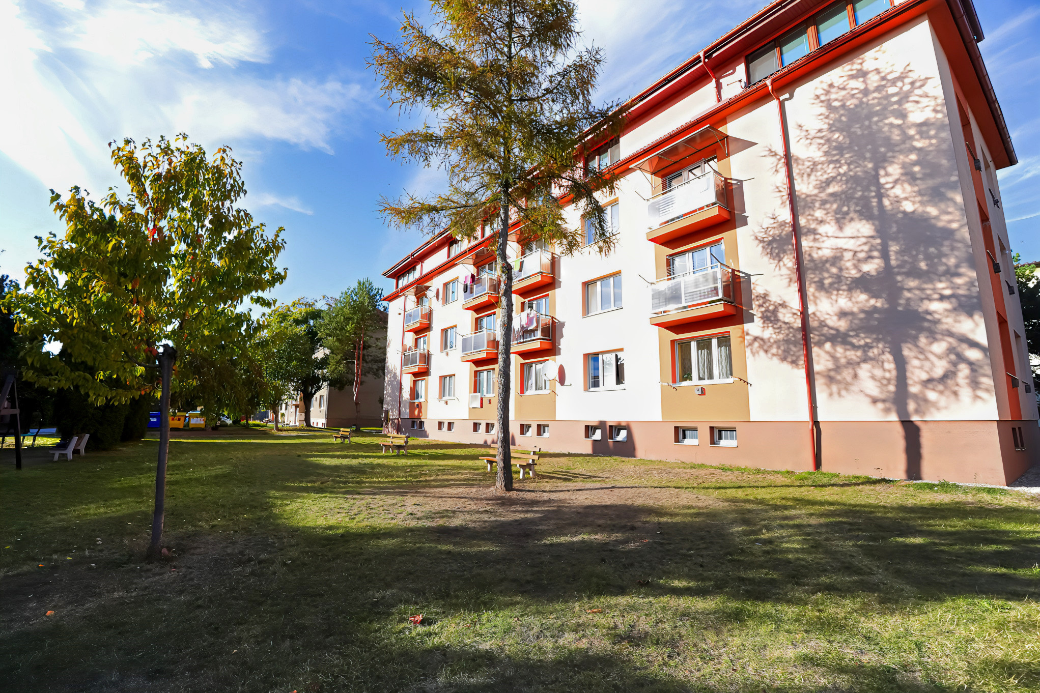 Tehlový byt 3-izbový (73 m²) s 2 balkónmi, centrum Spišská Nová Ves