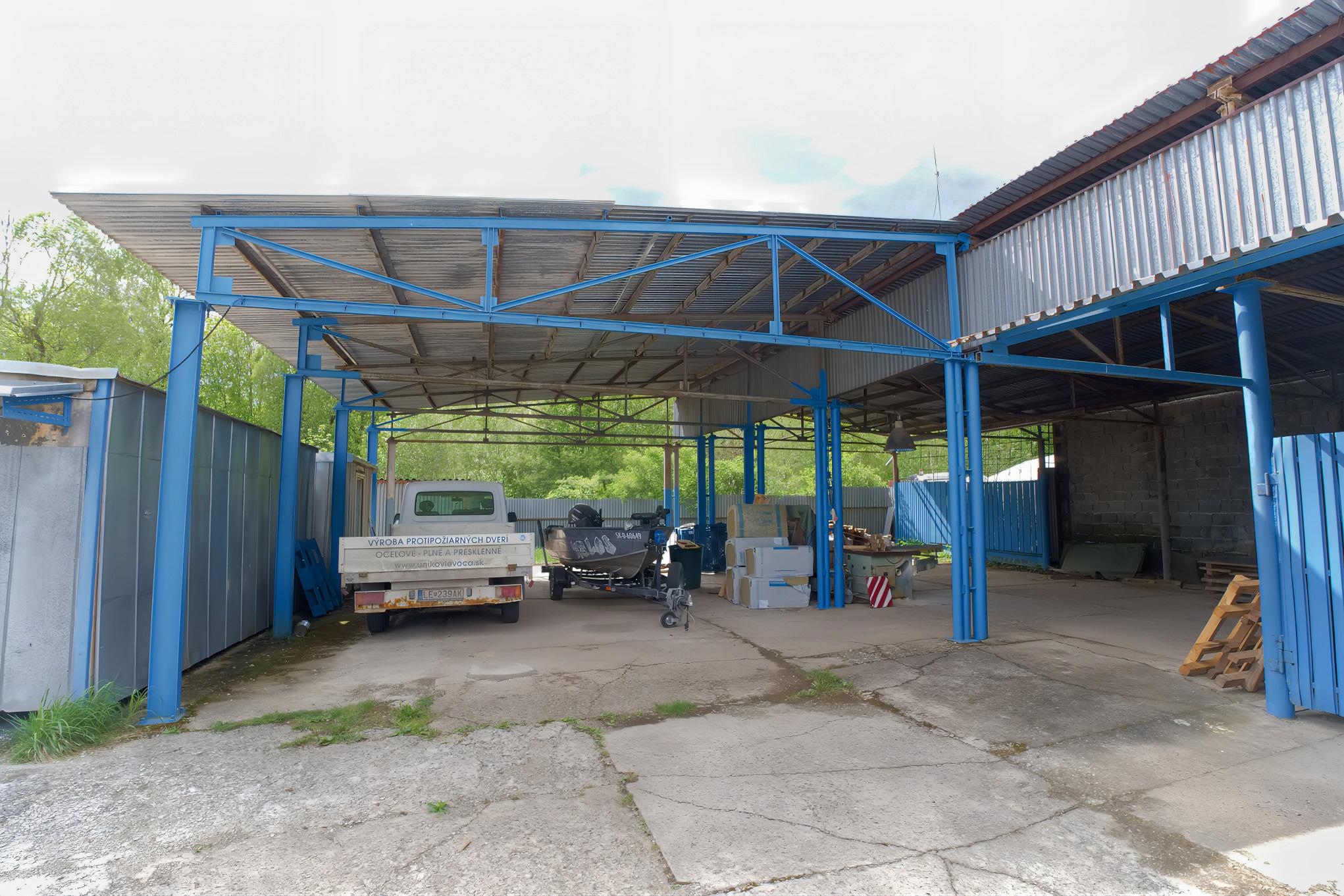 Komerčný pozemok (409 m²) s prístreškom v uzavretom areáli, Levoča