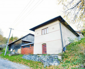 Chalupa s výhľadom na Levočské vrchy