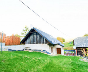 Chalupa s výhľadom na Levočské vrchy