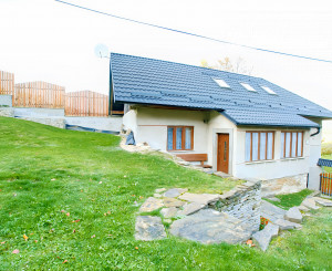 Chalupa s výhľadom na Levočské vrchy