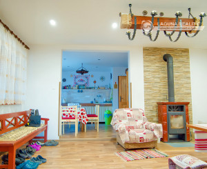 Chalupa s výhľadom na Levočské vrchy