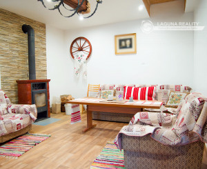 Chalupa s výhľadom na Levočské vrchy