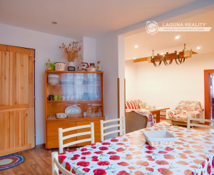 Chalupa s výhľadom na Levočské vrchy