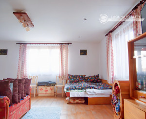 Chalupa s výhľadom na Levočské vrchy