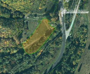 Veľký pozemok 3926 m2 v Krompachy -  Banícka štvrť