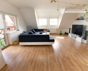 Rodinný dom (654 m2), garáž, altánok, záhrada Smižany