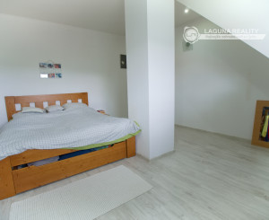 Rodinný dom (654 m2), garáž, altánok, záhrada Smižany