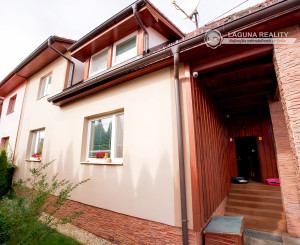 Rodinný dom (654 m2), garáž, altánok, záhrada Smižany