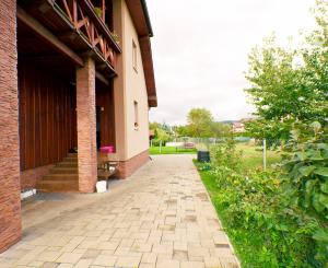 Rodinný dom (654 m2), garáž, altánok, záhrada Smižany