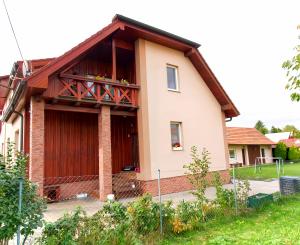 Rodinný dom (654 m2), garáž, altánok, záhrada Smižany