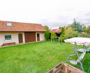 Rodinný dom (654 m2), garáž, altánok, záhrada Smižany