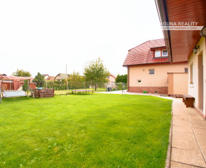 Rodinný dom (654 m2), garáž, altánok, záhrada Smižany