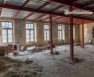 Polyfunkčný objekt, Novoveská Huta