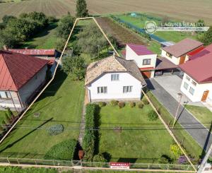 REZERVOVANÉ  - Veľký pozemok so starším domom v dobrej lokalite Spišské Vlachy