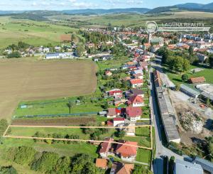 REZERVOVANÉ  - Veľký pozemok so starším domom v dobrej lokalite Spišské Vlachy