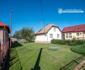 REZERVOVANÉ  - Veľký pozemok so starším domom v dobrej lokalite Spišské Vlachy