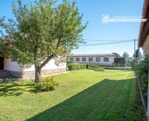 REZERVOVANÉ  - Veľký pozemok so starším domom v dobrej lokalite Spišské Vlachy