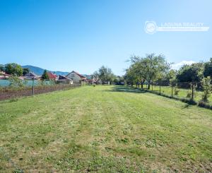 REZERVOVANÉ  - Veľký pozemok so starším domom v dobrej lokalite Spišské Vlachy