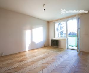 Byt 3+1 (71 m2) s loggiou, ul. Dubová Sp. Nová Ves