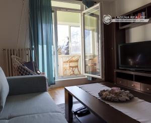 REZERVOVANÝ ! Byt 1+1 (35 m2) s loggiou, sídl. Tarča Sp. Nová Ves