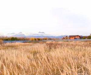 Rovinatý stavebný pozemok (1271 m2) Veľká Lomnica